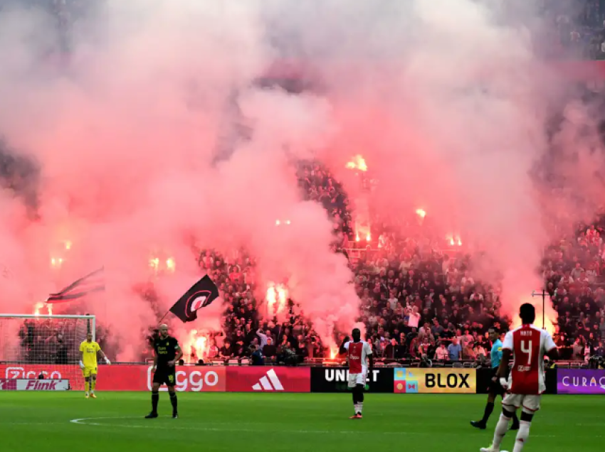 Tifozët ndërprenë ndeshjen, Eredivisie merr vendimin për “klasiken” Ajax-Feyenoord
