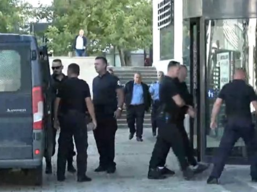 Dy terroristët serbë të arrestuar në Banjskë dërgohen në Gjykatë 