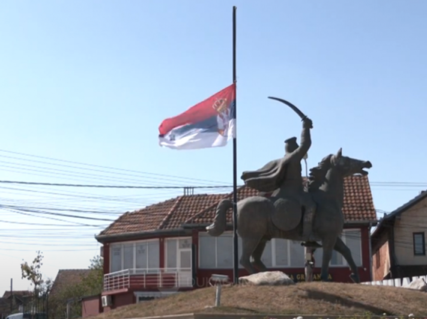 Graçanica i përgjigjet thirrjes së Listës Serbe, ulë flamurin në gjysmë shtizë