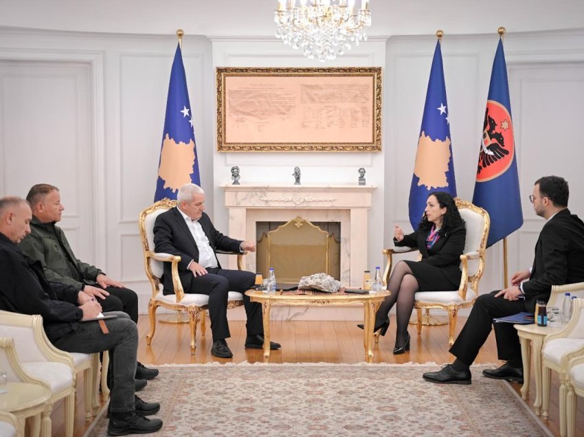 Presidentja Osmani takon Ministrin e Punëve të Brendshme dhe drejtorin e përgjithshëm të Policisë së Kosovës