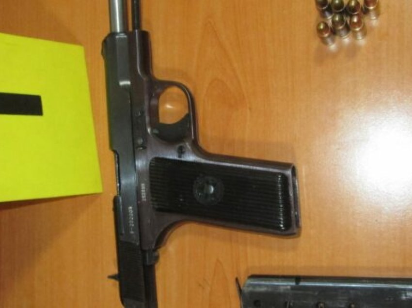 Policia sekuestron një armë në Mitrovicë