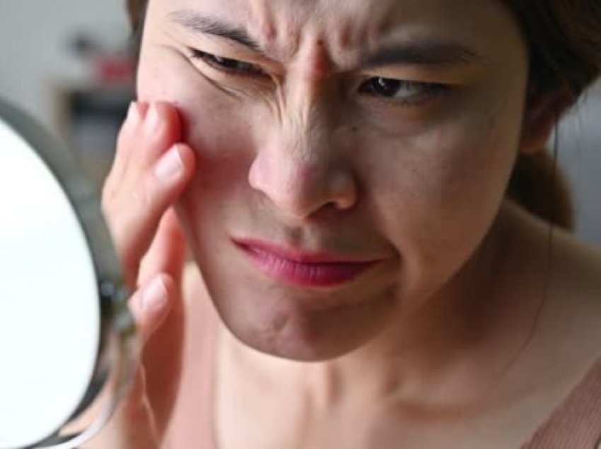Gjashtë mënyra si të holloni linjat dhe të zvogëloni fryrjen e fytyrës