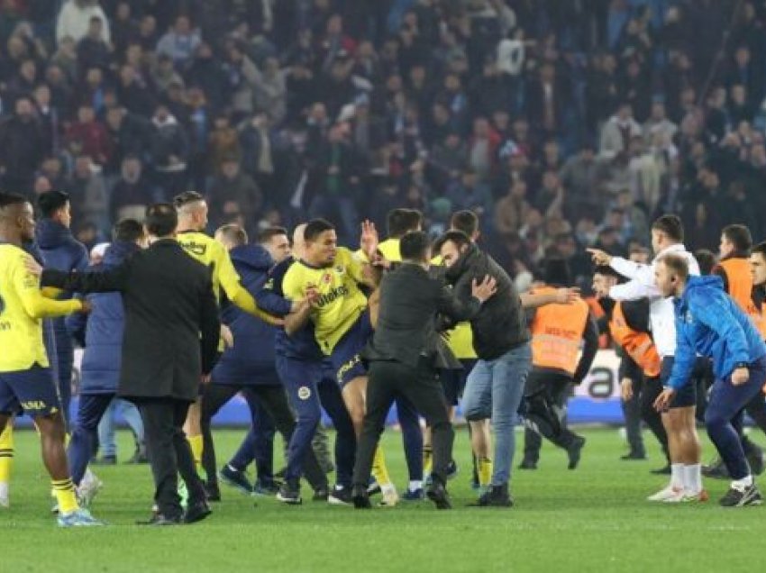 Fenerbahçe do të votojë për tërheqjen ose jo nga Superliga, pas sulmit nga tifozët