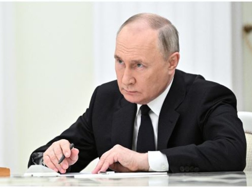 Putin: Më shumë se tre milionë njerëz në zonat e okupuara të Ukrainës marrin pasaporta ruse