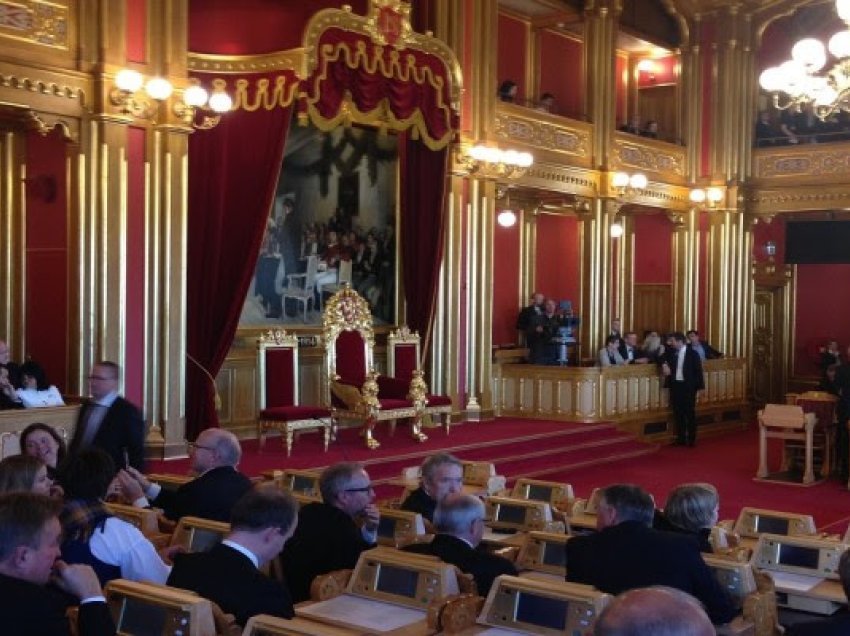 ​Parlamenti i Norvegjisë vazhdon seancën pavarësisht kërcënimit me bombë