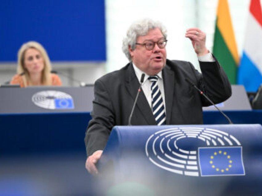 “Lajçak ishte fatkeqësi për dialogun”, eurodeputeti: Shpresoj të mos i turbullojë edhe raportet BE-Zvicër