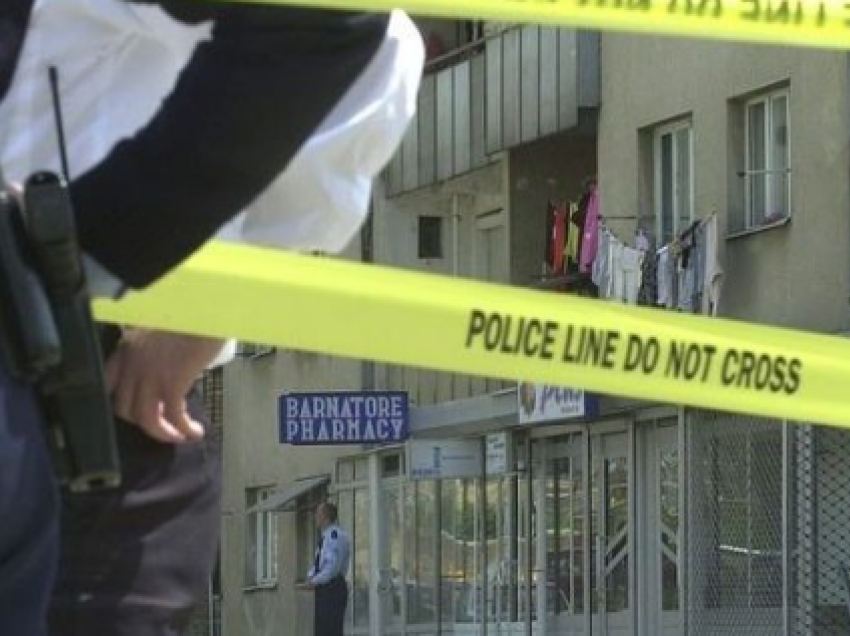 Tragjike: Një burrë gjendet i vdekur në ballkonin e banesës në Fushë Kosovë, dyshohet për vetëvrasje 