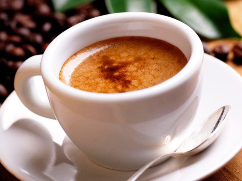 Si ndikon konsumi i kafesë tek personat që vuajnë nga hipertensioni