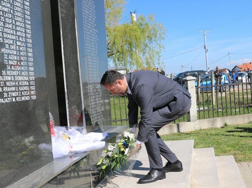 Kryetari Glauk Konjufca bëri homazhe në Kompleksin Memorial në Rezallë