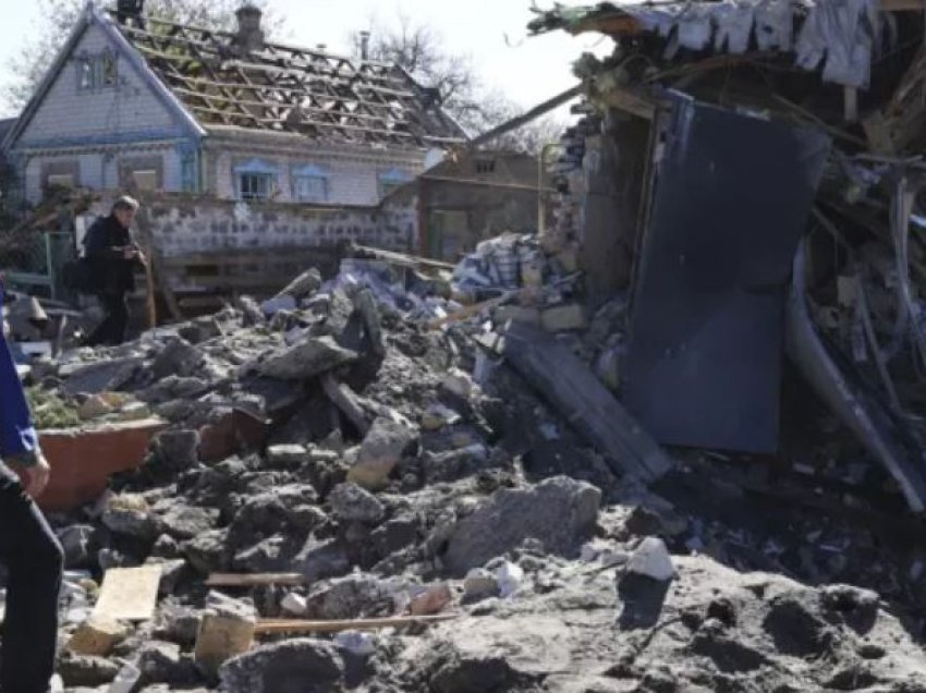 Dy të vdekur dhe gjashtë të plagosur nga një sulm rus në Zaporizhia