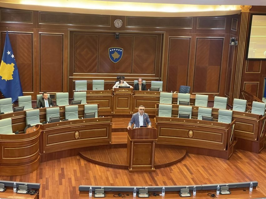 “Kjo është një maskaradë”, AAK lëshon sallën e Kuvendit të Kosovës