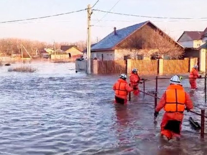 Evakuohen mijëra banorë nga një rajon rus, pas thyerjes së pjesshme të digës