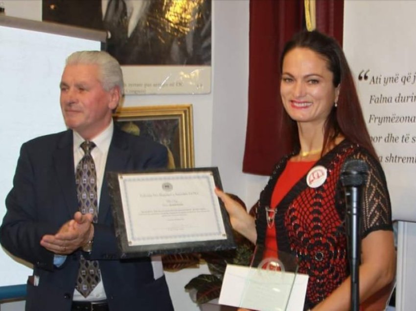 Dr. Yllka Filipi u zgjodh kryetare e Shoqatës së Shkrimtarëve Shqiptaro-Amerikanë