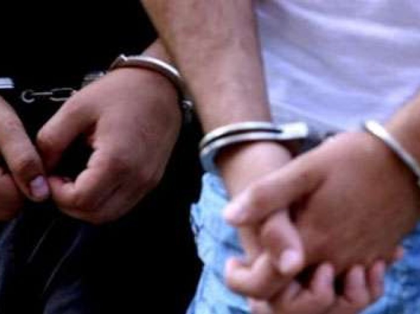 Dy persona kapen me drogë në Lipjan, njëri prej tyre ishte i mitur
