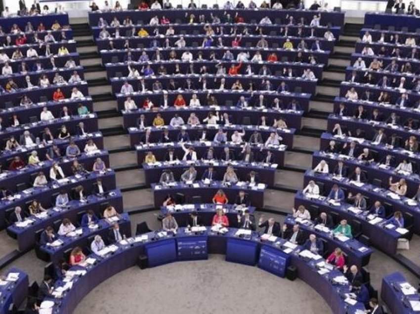 ​Parlamenti Evropian shtrëngon kushtet për migracionin