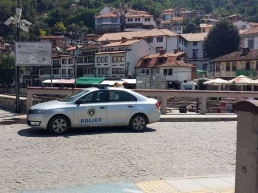 “Më pengoi para derës”, ky është 40 vjeçari nga Prizreni që e sulmoi fizikisht fëmijën e fqinjit të tij