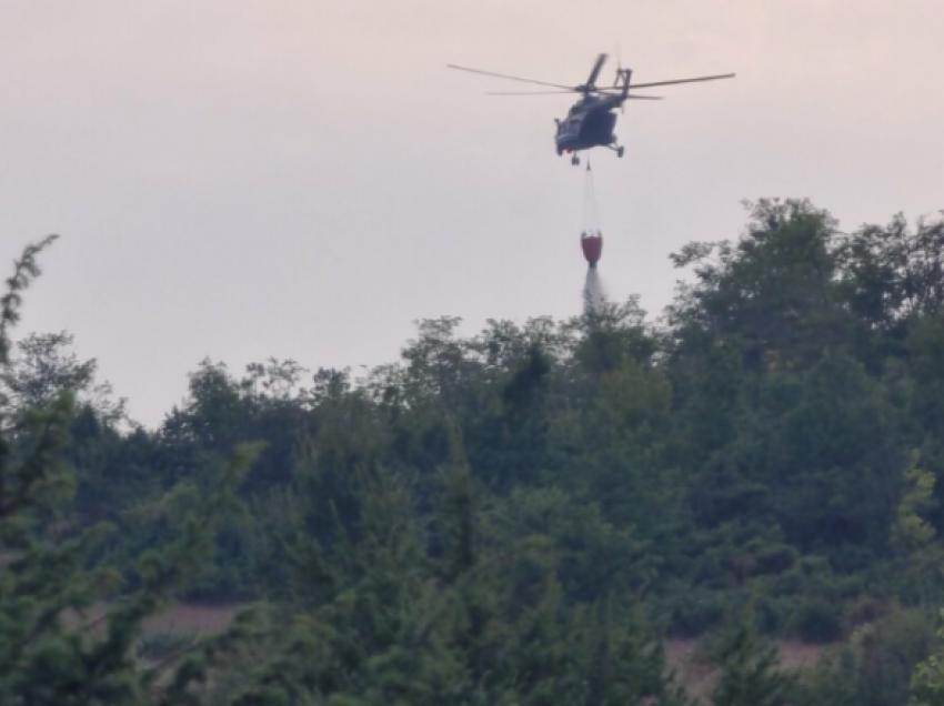 Zjarri në Mavrovë, janë aktivizuar edhe helikopteri i MPB-së për shuarjen e tij