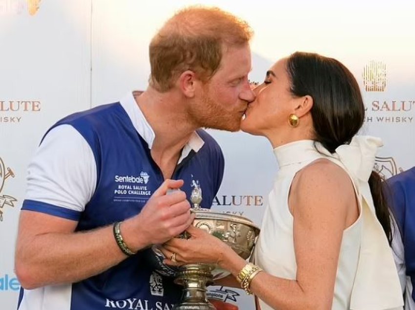 Meghan dhe Princ Harry shijojnë puthje pasionante në Miami