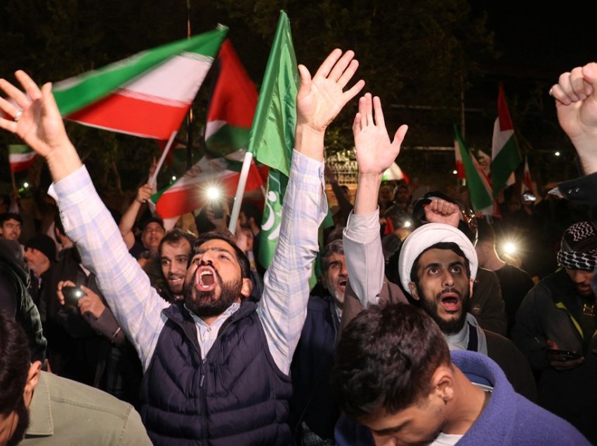 Iranianët festojnë pas sulmit ndaj Izraelit
