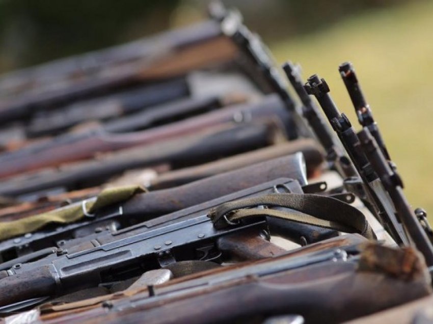 ​Policia konfiskon disa armë në veri të Mitrovicës