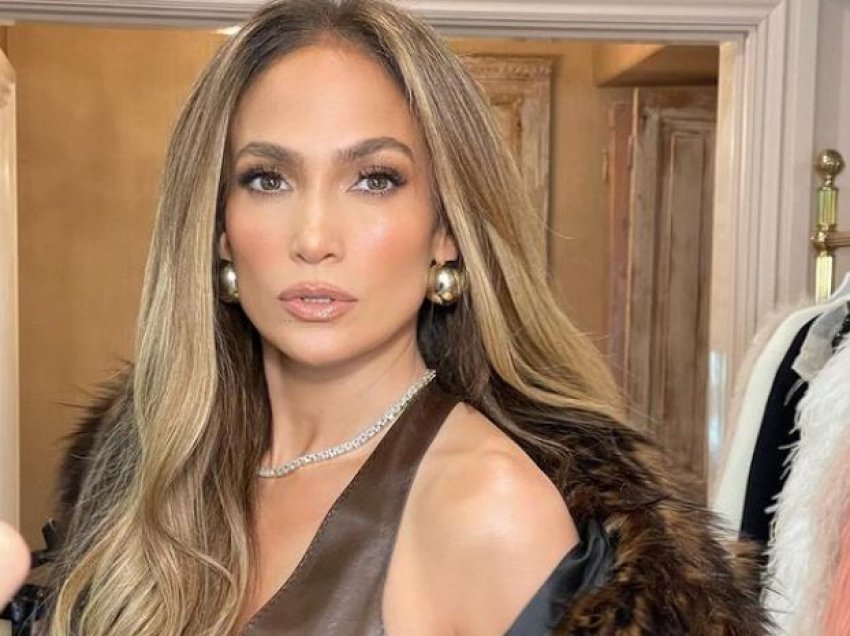 Me vlerë 200 mijë dollarë dhe e krijuar nga lëkura e krokodilit, ja çanta e veçantë me të cilën Jennifer Lopez shkon në palestër