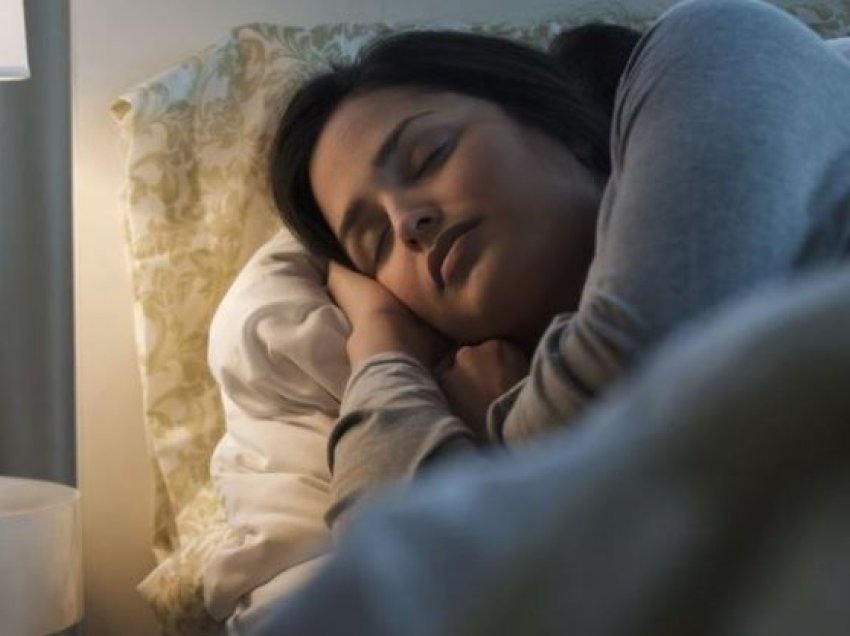 Pse fjalët relaksuese para gjumit ndihmojnë që të flini më mirë