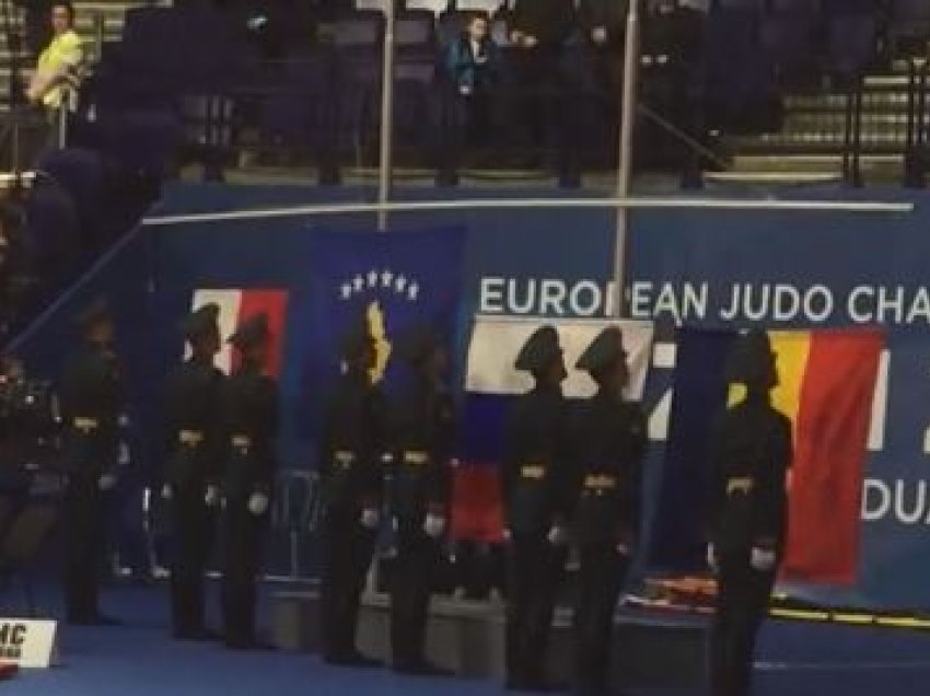Ja si garda ruse marshoi dhe e nderoi flamurin e Kosovës