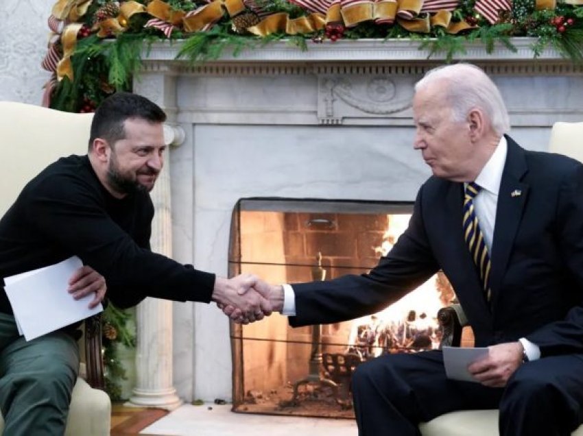 Biden i premton Zelenskyt se do të nënshkruajë projektligjin e ndihmës ushtarake sapo Senati të miratojë