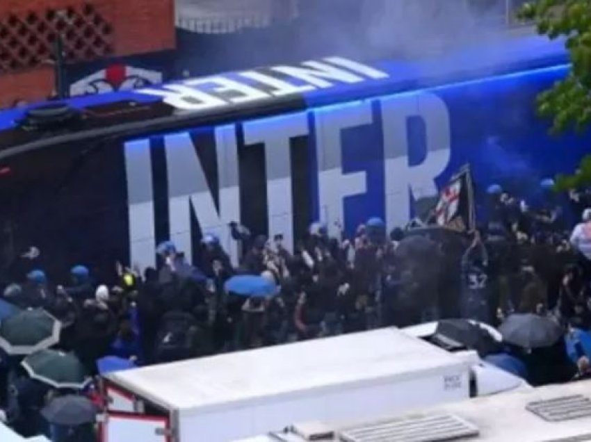 Shiu shtyn paradën e Interit me autobus të hapur