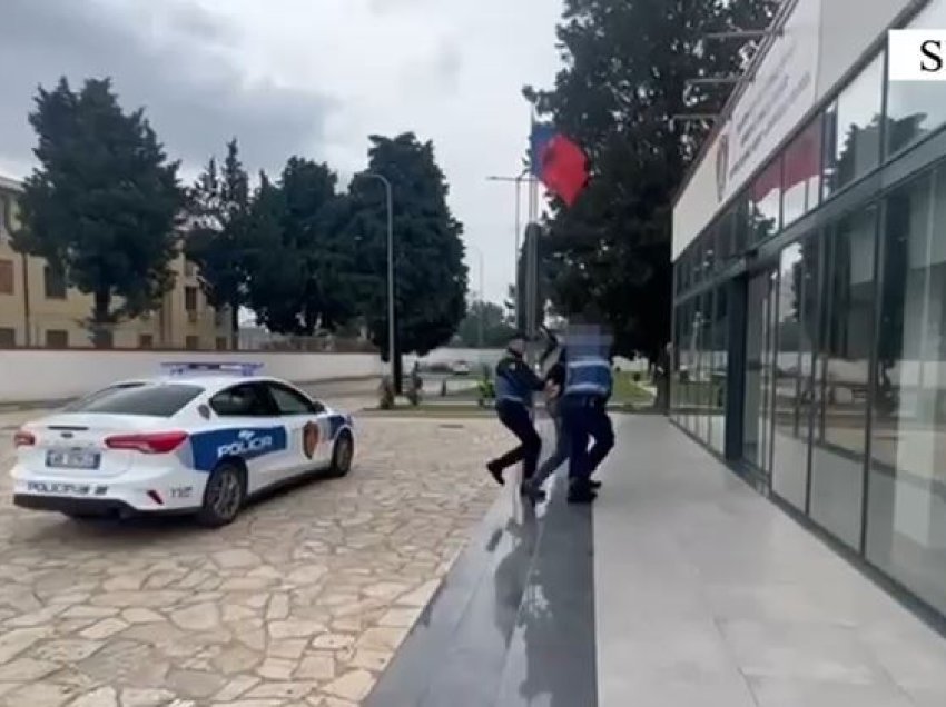  Theu masën e sigurisë “arrest në shtëpi” për të shitur kanabis, i vihen prangat të riut në Shkodër