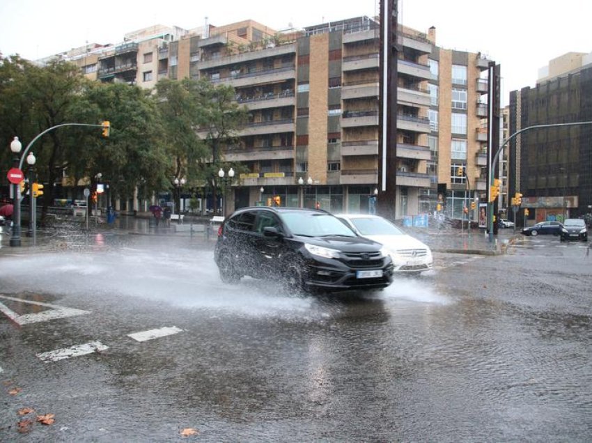 Katalonja shpall emergjencën e thatësirës, shtre kufizime në Barcelonë