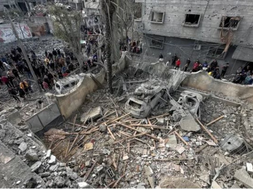 Al Jazeera: Zbulohet një varr masiv në Gazën veriore