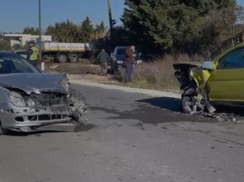 Përplasen dy makina në aksin rrugor Vlorë-Fier, detajet e para