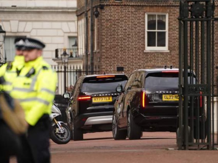 Princi Harry mbërrin në Londër për të vizituar babanë e tij që u diagnostifikua me kancer
