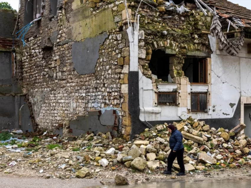 OKB: Mbi 3 milionë persona të pastrehë në Turqi një vit pas tërmeteve shkatërruese