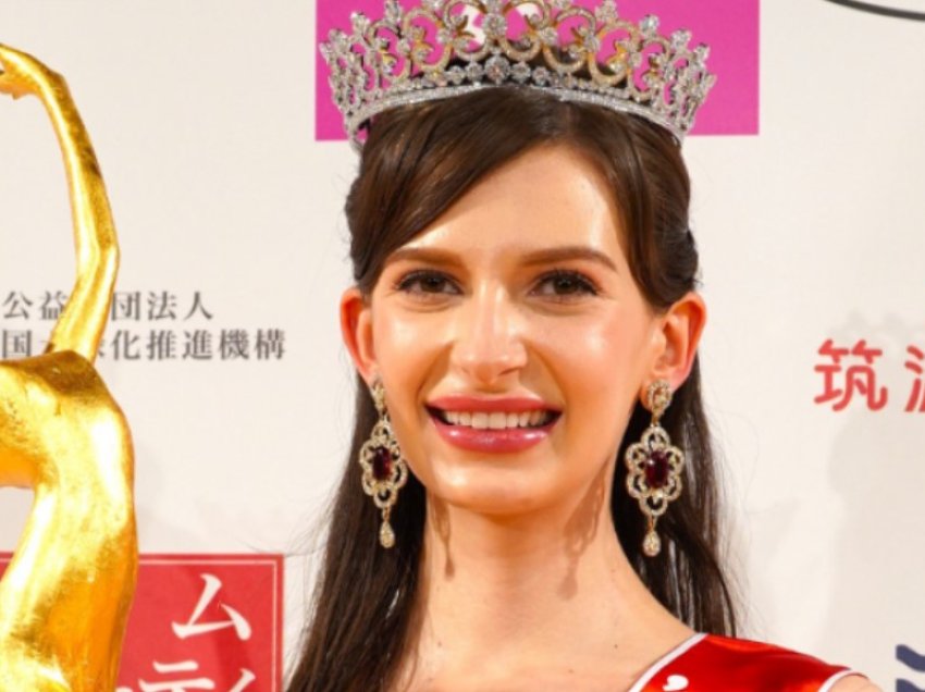 Miss Japonia me origjinë ukrainase heq dorë nga kurora, iu zbulua lidhja me një burrë të martuar