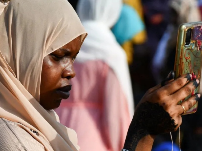 Lufta civile vijon të ndikojë në Sudan, qytetarët humbin lidhjen me internetin