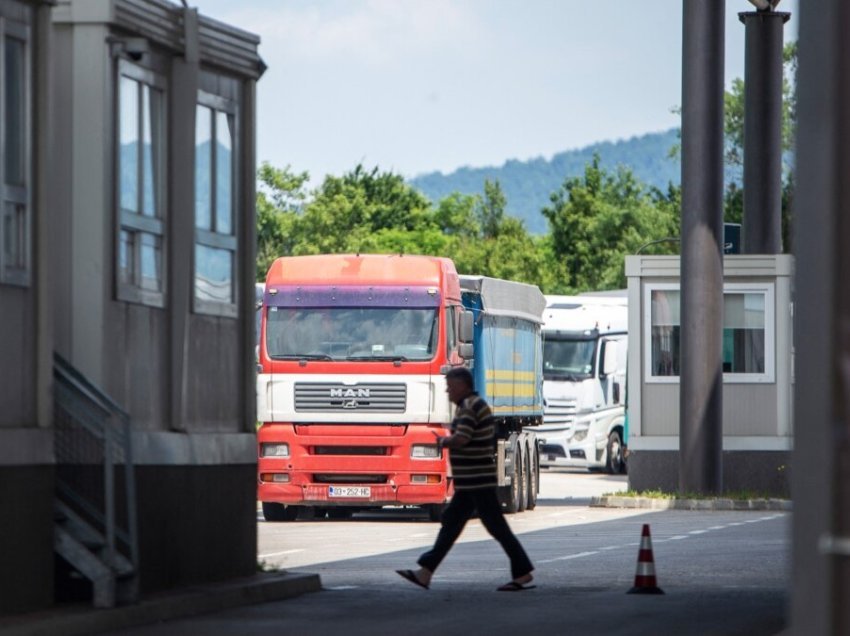 Zëdhënësi i Doganës jep detaje për “kamionin me dinarë” që Serbia tentoi ta fuste ilegalisht në Kosovë