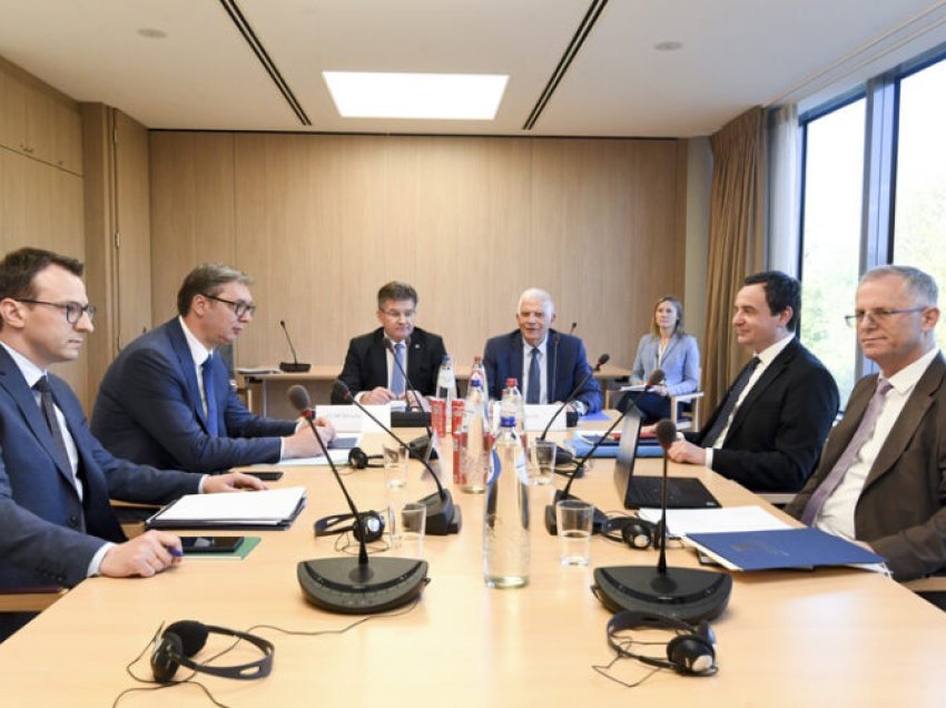 LVV-ja akuzon Serbinë për mos nënshkrimin e marrëveshjes, LDK e AAK thonë se Kurti ka pranuar Asociacionin