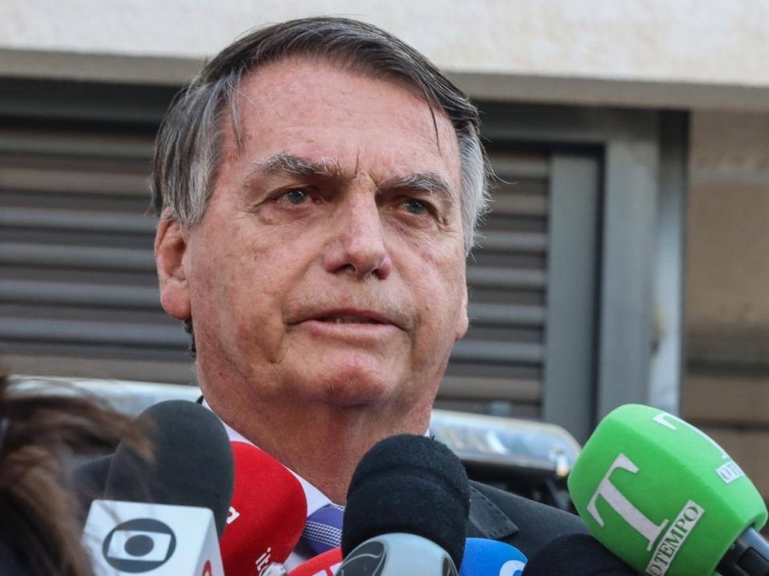 Policia i jep 24 orë ish presidentit brazilian Bolsonaro për të dorëzuar pasaportën