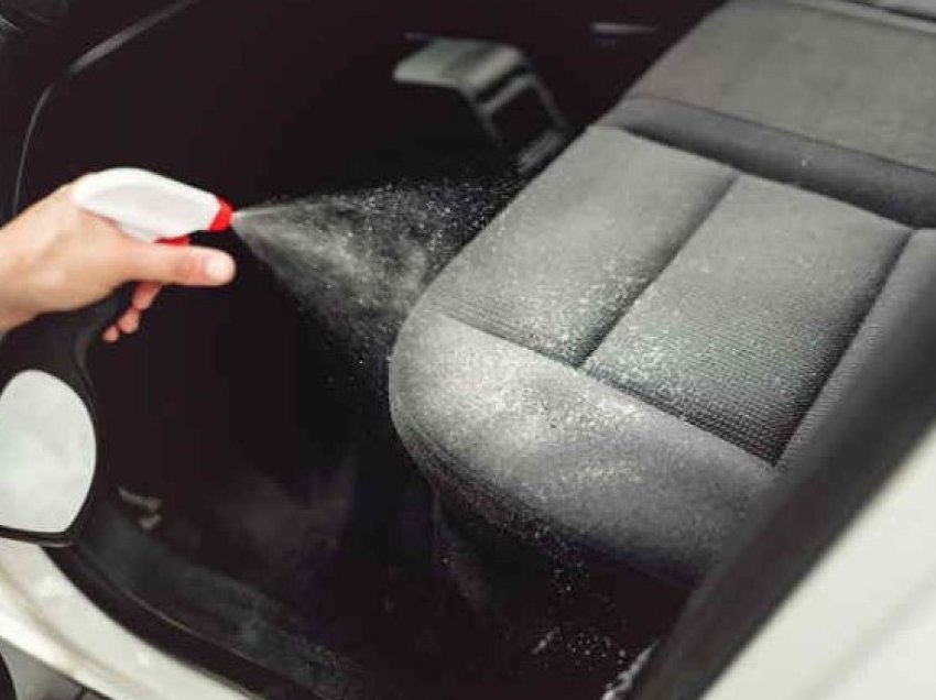 Si ta largoni erën e keqe të qumështit brenda veturës tuaj