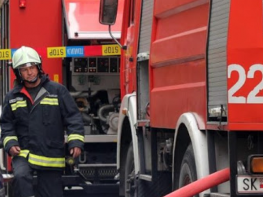 Shpërthen zjarr në një qendër tregtare në Shkup, flasin zjarrfikësit