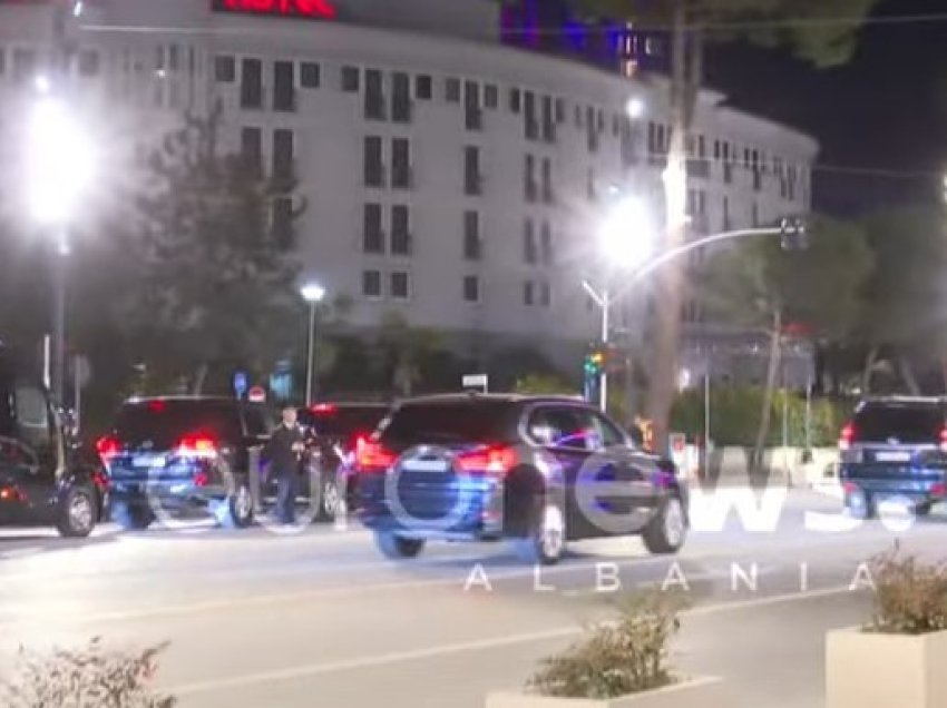 Dhjetëra makina Policie, Blinken mbyll vizitën në Tiranë, largohet drejt Rinasit