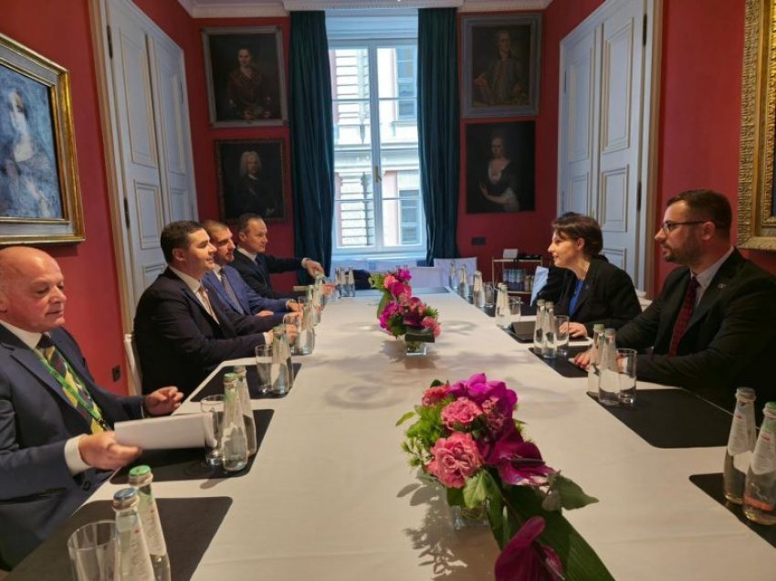 Ministrja Gërvalla takon homologun nga Malta, në fokus thellimi i marrëdhënieve diplomatike dhe bashkëpunimi në ekonomi