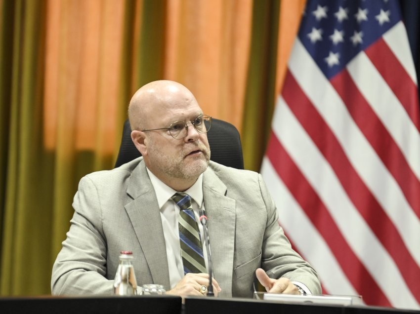 “Kjo çështje prek raportet SHBA-Kosovë” - Krejt çka deklaroi Hovenier për ‘shqetësimin dhe frustrimin’ me Qeverinë