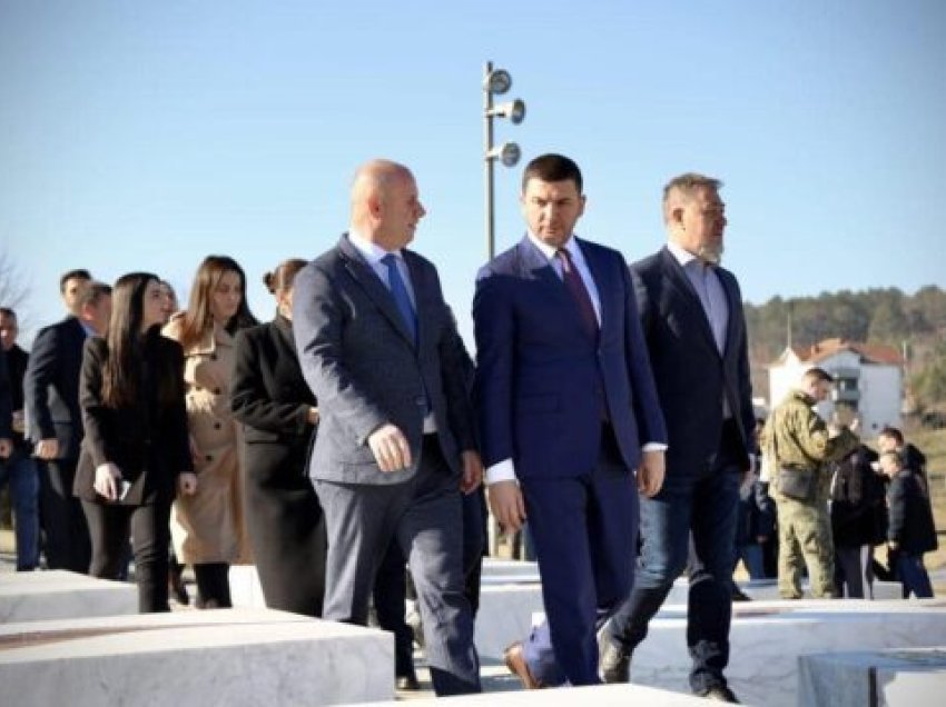 Lladrovci: Thaçi me vizionin e liderit të rrallë, ndoqi traditën e shkëlqyer diplomatike, për të arritur ditën e shpalljes së Pavarësisë