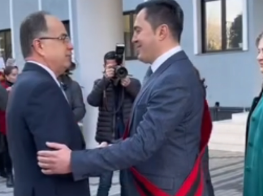Presidenti Begaj vizitë në Elbasan: Të promovosh vlerën kundrejt antivlerës, mision i vështirë