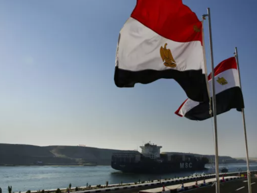 Presidenti i Egjiptit: Të ardhurat nga Kanali i Suezit kanë në 40% me fillimin e 2024-ës