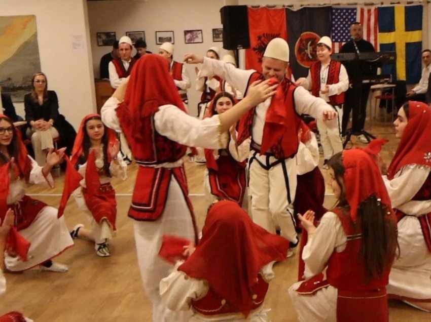 Rrjedhën e shënimit të 16 vjetorit të pavarësisë së Kosovës e zbukuruan valltarët e SHKSH Shën Nënë Tereza në Engelholm - Suedi