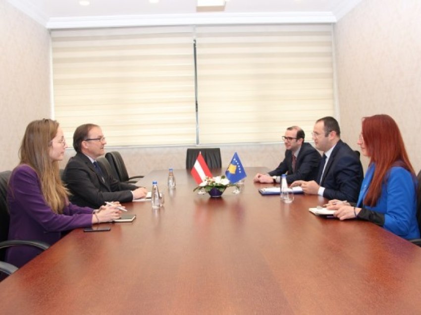 ​Guvernatori Ismaili takon ambasadorin austriak, flasin për rregulloren e re të BQK-së